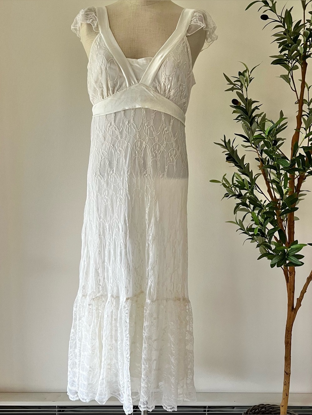 Vintage dead stock White Lace Maxi Dress with V-Neck and satin sash